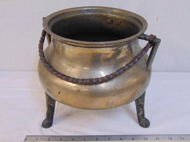 Antique Flemish cauldron, bell bronze, with spiral (1 of 9)