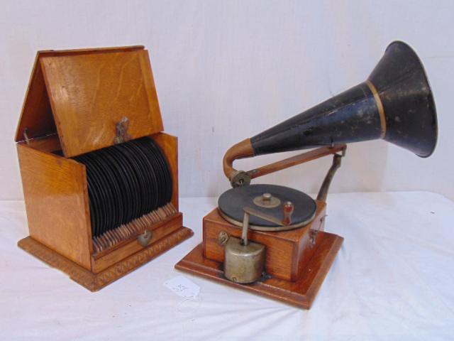 Berliner Gramophone & record case, National Gramophone (1 of 11)