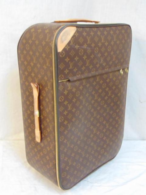 Louis Vuitton carry-On luggage bag, with pull out (1 of 7)