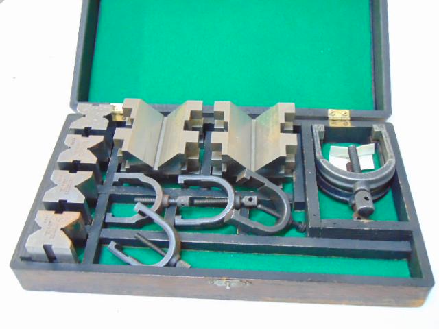 Brown & Sharpe set V-Blocks and Clamps, includes two (1 of 7)