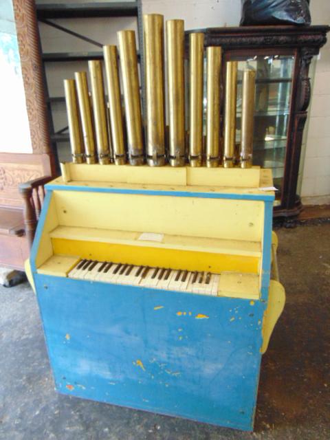 Carnival or Circus Calliope organ, in blue & yellow (1 of 7)