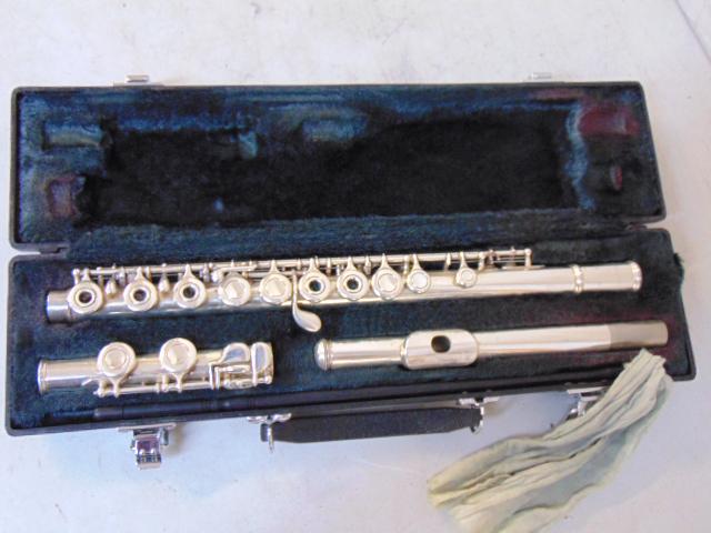 Yamaha flute in case, #281, Japan made (1 of 4)