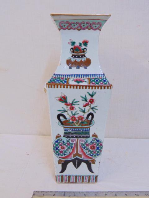 Chinese porcelain vase, square, decorated with floral (1 of 8)