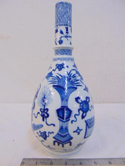 Chinese porcelain vase, blue & white, various designs (1 of 5)