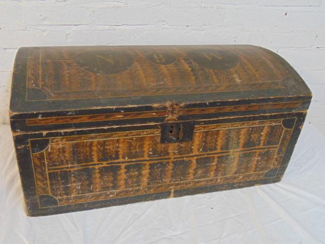 Sponge decorated dome top trunk, country decorative, (1 of 4)