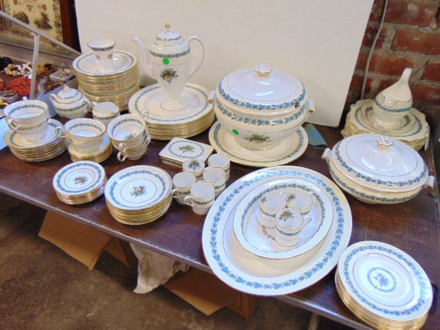 Set Wedgewood china, porcelain dinnerware, service 12 (1 of 8)