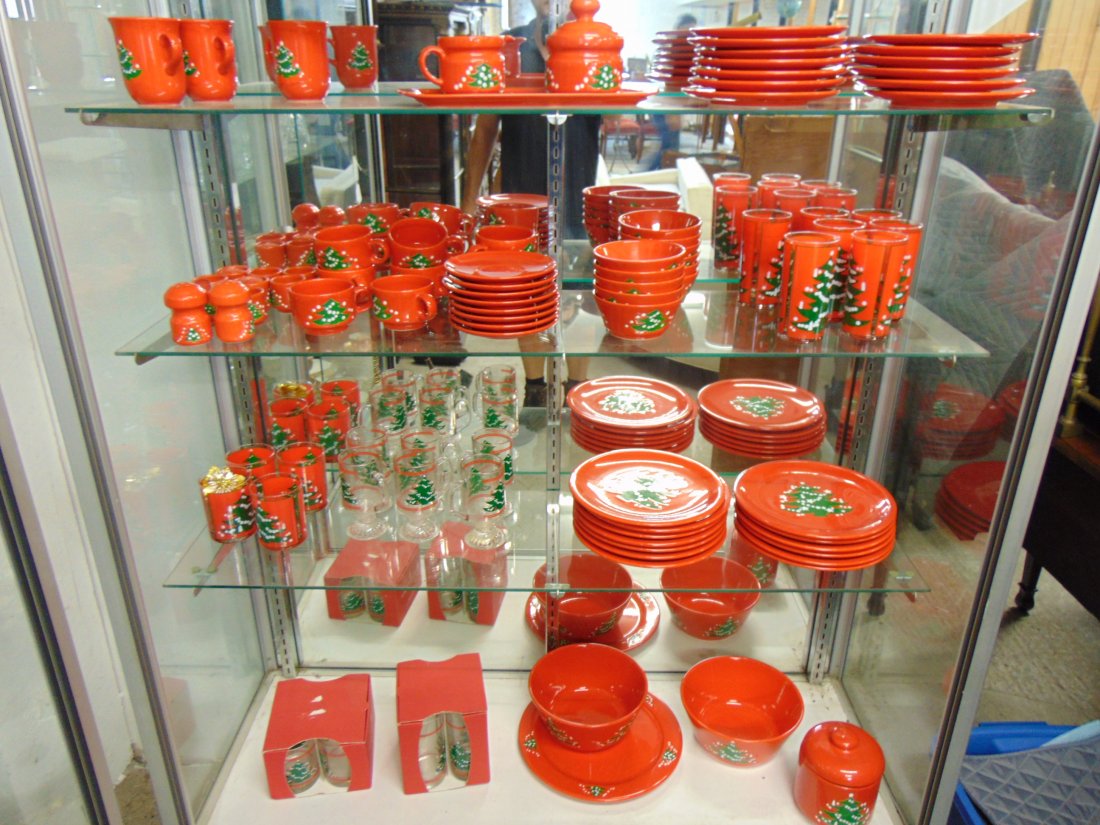 Large lot Christmas decorated  ceramic dinnerware, glas (1 of 9)