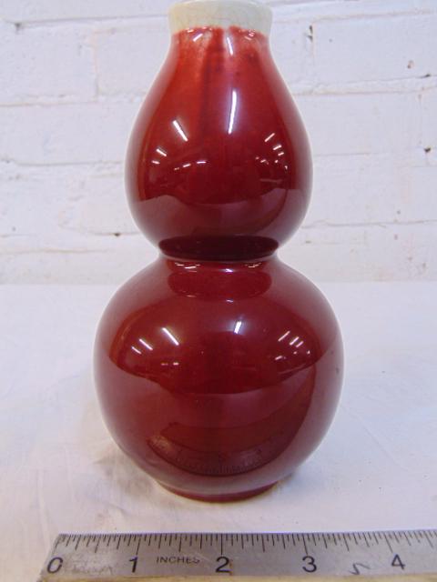 Chinese double gourd Sang de Boeuf vase, Oxblood, 6.5",: Chinese double gourd Sang de Boeuf vase, Oxblood, 6.5", in good condition, signed.