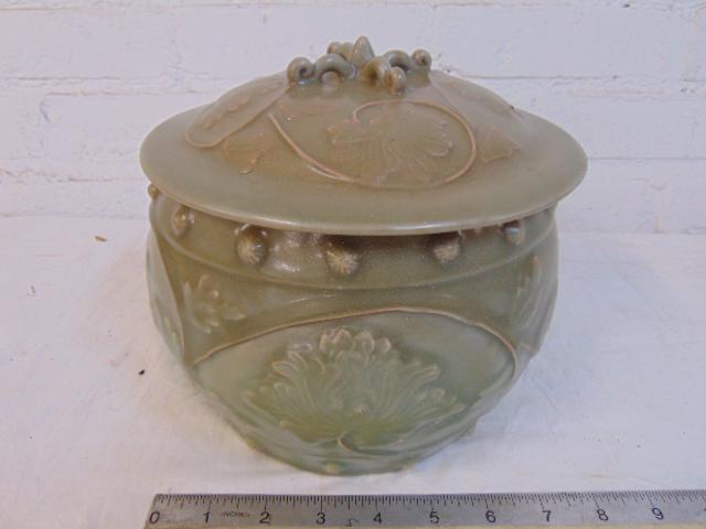 Chinese Celadon covered pot with floral & leaf (1 of 19)