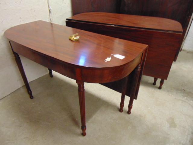 2 part Mahogany dining room table with 2 leaves, each (1 of 7)