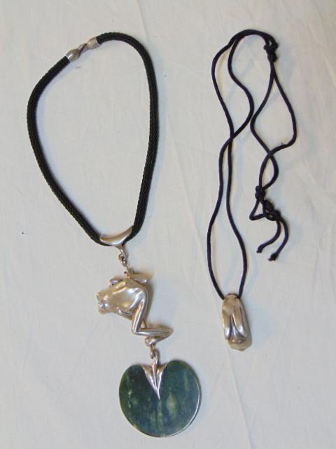 Sterling silver Clifton Nicholson Frog necklace marked (1 of 12)