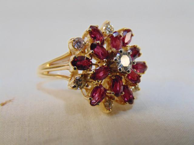 14K gold diamond & ruby cluster ring,diamond weight is (1 of 7)