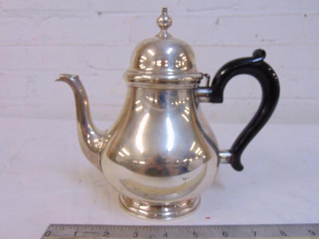 Small sterling silver tea pot, Tiffany & Co, 21 troy (1 of 5)