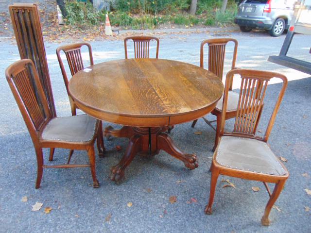 Round oak, split pedestal table with 4 leaves & 5 (1 of 6)