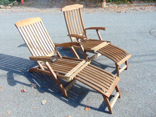 Pair Kingsley-Bate teak lounge chairs, folding, with (1 of 10)