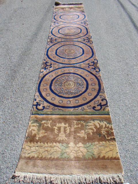 Unusual runner, 3 circles, ends are decorated with (1 of 5)