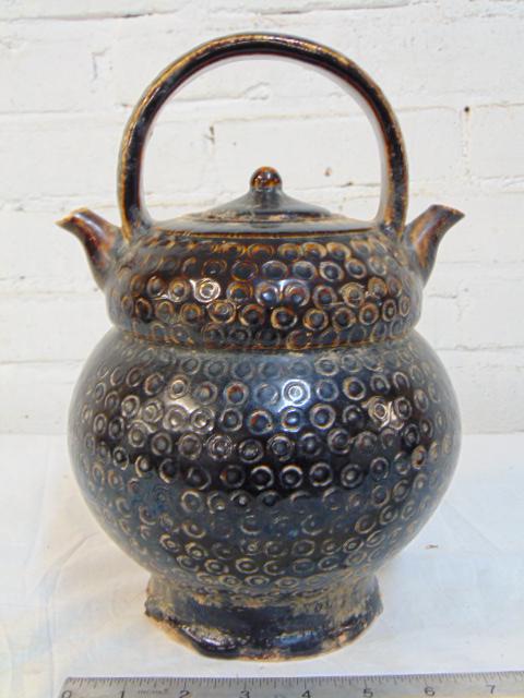 Chinese double spouted ceramic vessel, with circular (1 of 7)