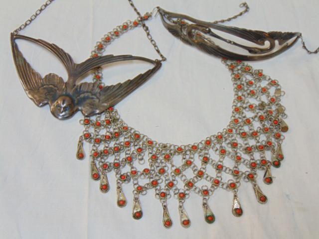 2 bird shapers chokers & blood coral necklace,: 2 bird shapers chokers & blood coral necklace, unmarked.