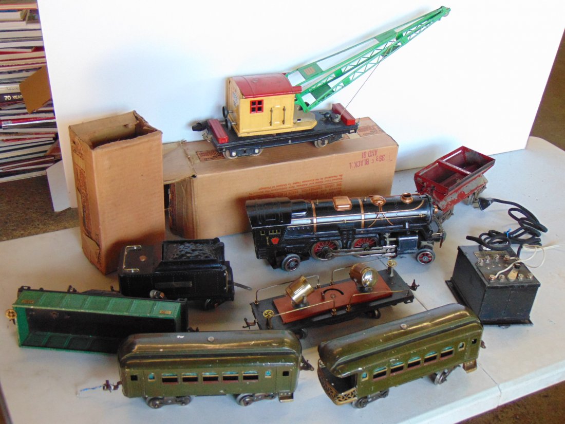Lot Lionel trains, 392E Locomotive, various wagons (1 of 18)