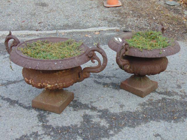 Pair large cast iron garden urns, with handles, urns (1 of 7)