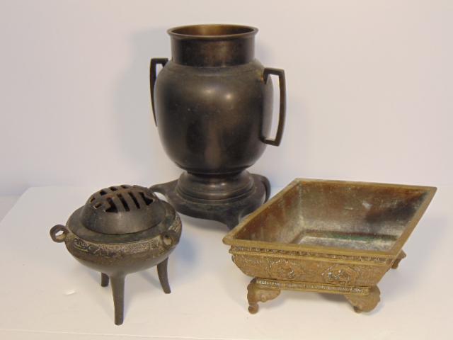 3 pieces Asian bronze, planters & incense, diamond (1 of 11)