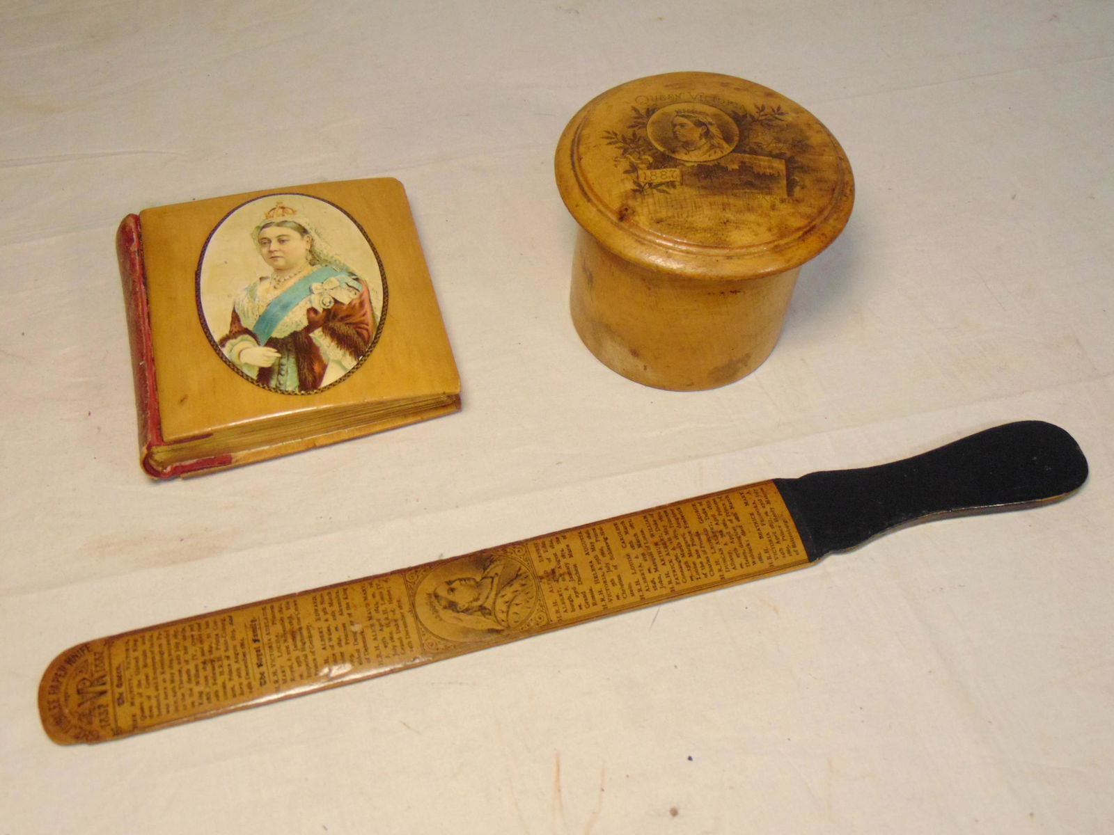 3 Queen Victoria commemorative items, letter opener, (1 of 8)