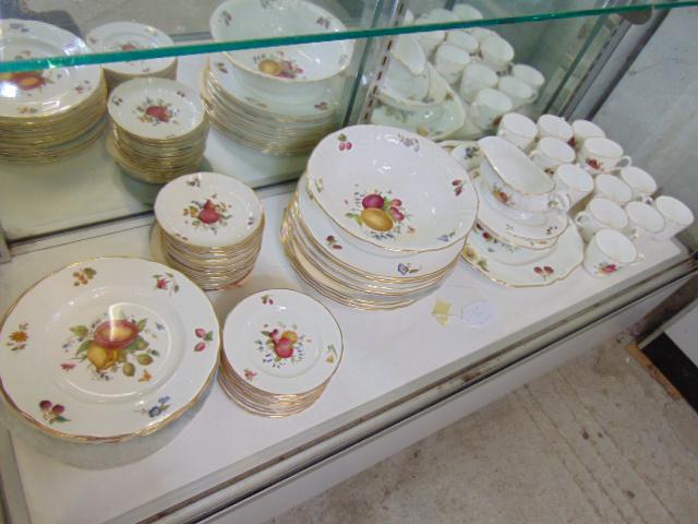Set Royal Worcester porcelain dinnerware, "Delecta", (1 of 8)