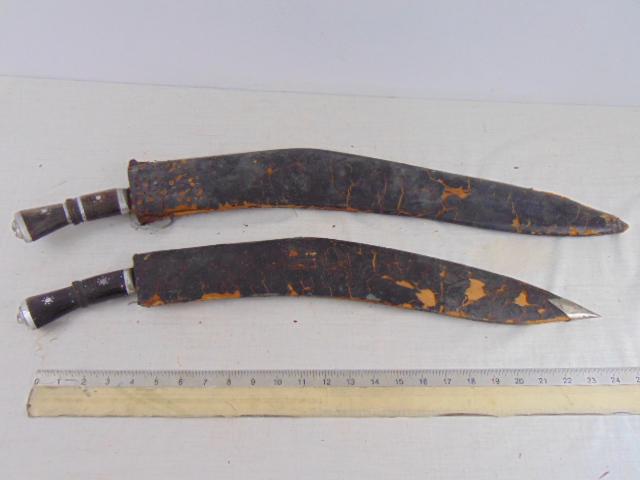 2 Gurkha Kukri knife / daggers with leather sheath - (1 of 5)