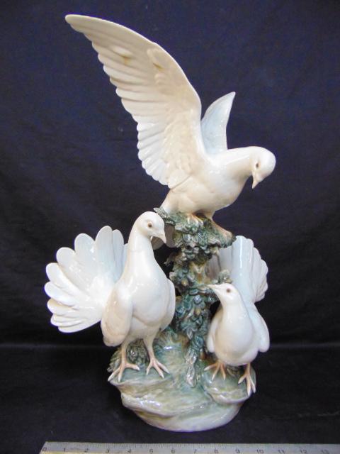 Large Lladro figural sculpture, white doves, 3 doves on (1 of 9)