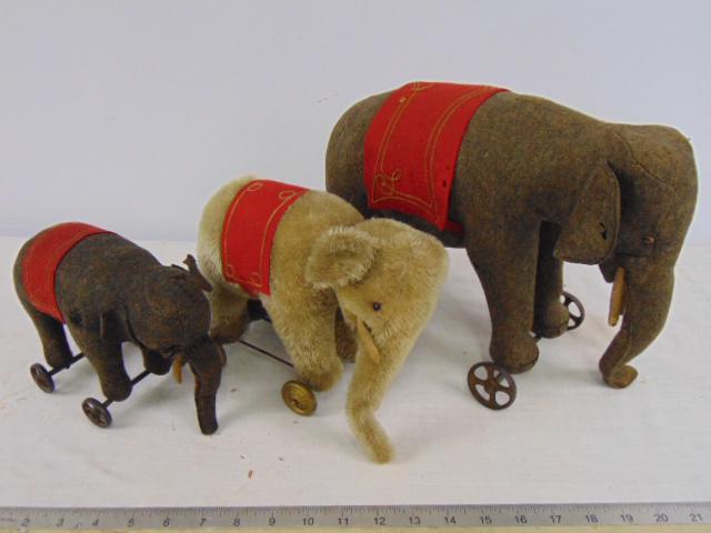 3 toy elephants, pull toys on wheels (1 of 4)
