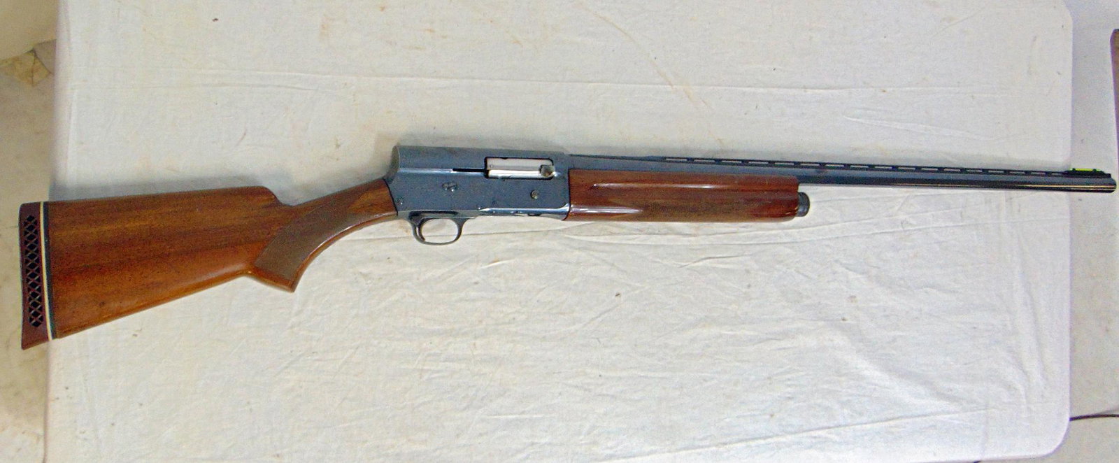 Browning-Auto 5 Magnum 12 gauge shotgun, semi automatic, made in Belgium, some scratches on stock,: Browning-Auto 5 Magnum 12 gauge shotgun, semi automatic, made in Belgium, some scratches on stock, comes with hard case. Note, all rifles, firearms to be handled by Collector Rifle & Ammo, located at 