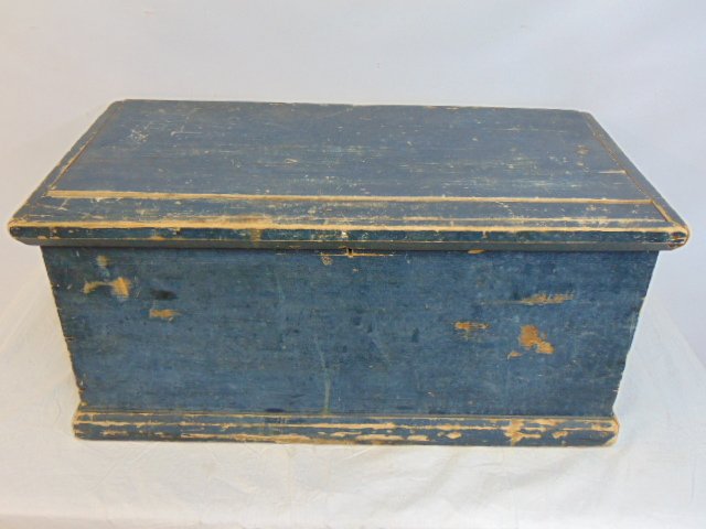 Country pine box in blue paint, lid loose, hinges replaced, lid split, box is 31" by 16", height is: Country pine box in blue paint, lid loose, hinges replaced, lid split, box is 31" by 16", height is 14.25"