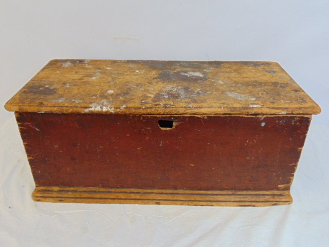 Country pine box in red paint, top, lid stripped, primitive hinges, box is 27.5" by 12", height is 1: Country pine box in red paint, top, lid stripped, primitive hinges, box is 27.5" by 12", height is 11", some molding mossing