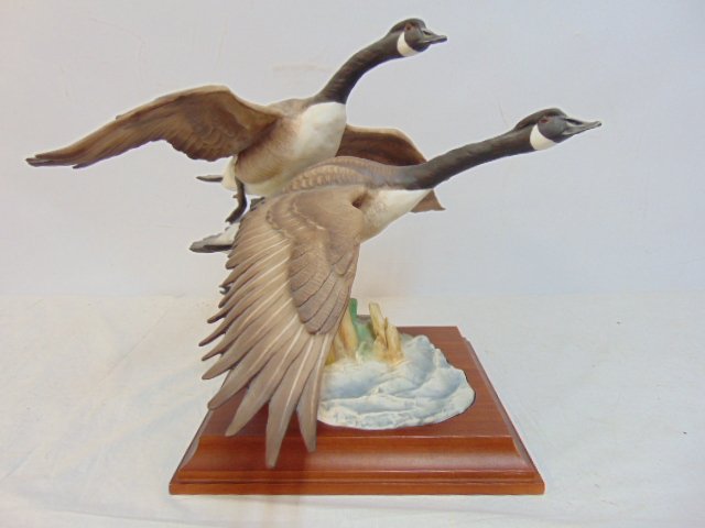Kaiser wildlife sculpture, "Canada Goose", by artist Giuseppe Tagliariol, fine quality hand painted: Kaiser wildlife sculpture, "Canada Goose", by artist Giuseppe Tagliariol, fine quality hand-painted bisque porcelain sculpture, no. 97 out of 1500, on wood base, in good condition, no chips, cracks, s