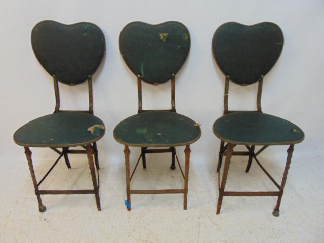 Lot 5 folding chairs, 3 matching chairs with heart shaped backs & pair, as found (1 of 6)