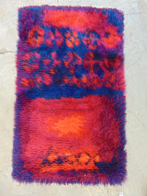 Mid Century shag, rya rug, in blue & shades of red, carpet is 53" by 33" (1 of 5)