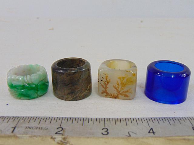 4 Chinese archer rings, carved stone, Jade, one in green white, one in blue, one beige and last one (1 of 11)
