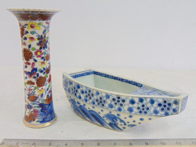 Chinese porcelain boat planter & vase, blue & white floral decorated hull shaped planter & floral (1 of 7)