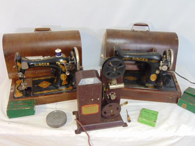 2 Singer sewing machines & Kodatoy movie projector in original box, sewing machines with original (1 of 9)