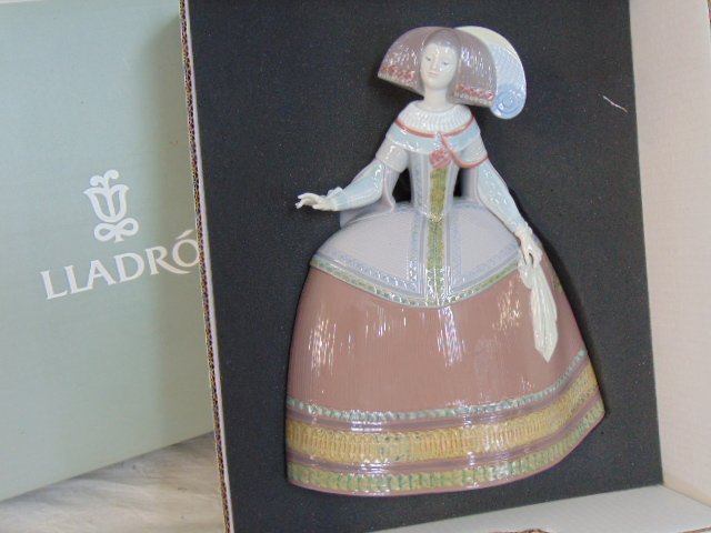 Lladro Utopia porcelain figure, ""Menina", in original box, good condition, box is 16" by 13.25", he (1 of 5)