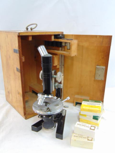 Microscope in case, Zanger & Endres, Wetzlar, No 9033, with various optical eyepieces & slides. (1 of 5)
