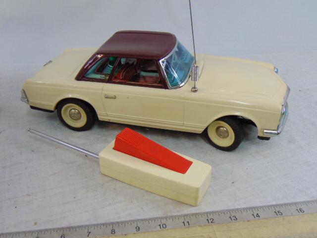 Radicon Benz remote control car, Mercedes 230SL, Radio Remote Control Toy, in original box, in white (1 of 10)
