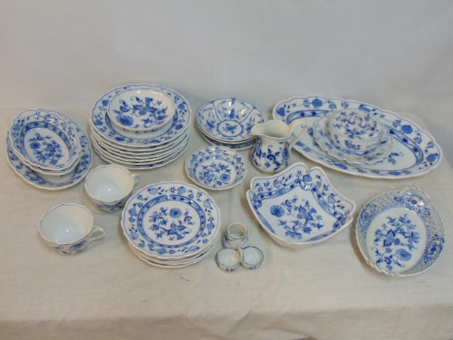 Large lot blue & white onion Meissen, oval serving platter, oval reticulated dish, 3 oval dishes (2: Large lot blue & white onion Meissen, oval serving platter, oval reticulated dish, 3 oval dishes (2 deep), 7 dinner plates, 6 lunch plates, pitcher covered butter dish, condiment set (chipped), square