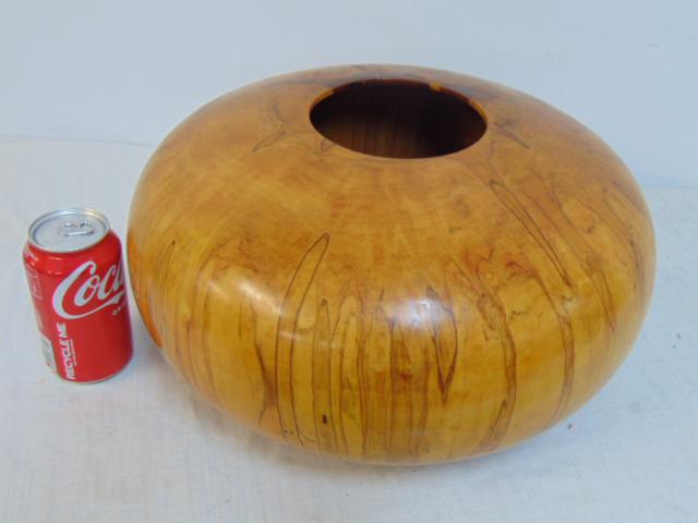 Rare ash-leaf maple acer Negundo bowl by Ed Moulthrop, #306830, 14.5" in diameter, good condition,: Rare ash-leaf maple acer Negundo bowl by Ed Moulthrop, #306830, 14.5" in diameter, 8" height good condition, no chips.