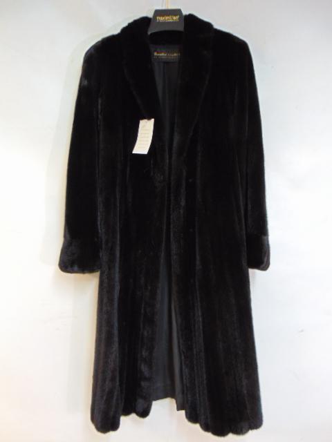 Natural black Mink coat, Maximilian AltaModa, Bloomingdale's, professionally cleaned and glazed,: Natural black Mink coat, Maximilian AltaModa, Bloomingdale's, professionally cleaned and glazed, length is 47, sweep 58, appraised at over $10,000 in 2006, in excellent condition, comes with Fur Appra