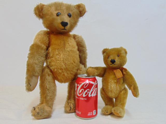 2 early Steiff teddy bears, no buttons, large bear has worn fur and is 14" tall, smaller bear is 8": 2 early Steiff teddy bears, no buttons, large bear has worn fur and is 14" tall, smaller bear is 8"
