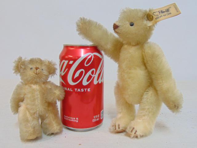2 small vintage Steiff bears, small bear has no button and is 4", larger bear is 6.5": 2 small vintage Steiff bears, small bear has no button and is 4", larger bear is 6.5"
