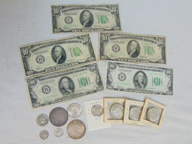 Currency lot, silver half dollars, quarters & $220 in 1934 paper bills, 3 $10 notes & 2 $100 notes,: Currency lot, silver half dollars, quarters & $220 in 1934 paper bills, 3 $10 notes & 2 $100 notes, $4,20 silver face