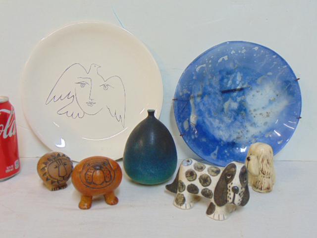 Ceramic, pottery lot, Picasso plate, Livia Keller art glass plate, small green to black vase & 4: Ceramic, pottery lot, Picasso plate, Livia Keller art glass plate, small green to black vase & 4 Gustavsberg, Sweden animals, lion, dogs