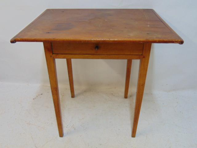 Country pine stand with drawer, oversized (loose) top, top is 27.75" by 21.25", height is 27.5": Country pine stand with drawer, oversized (loose) top, top is 27.75" by 21.25", height is 27.5"